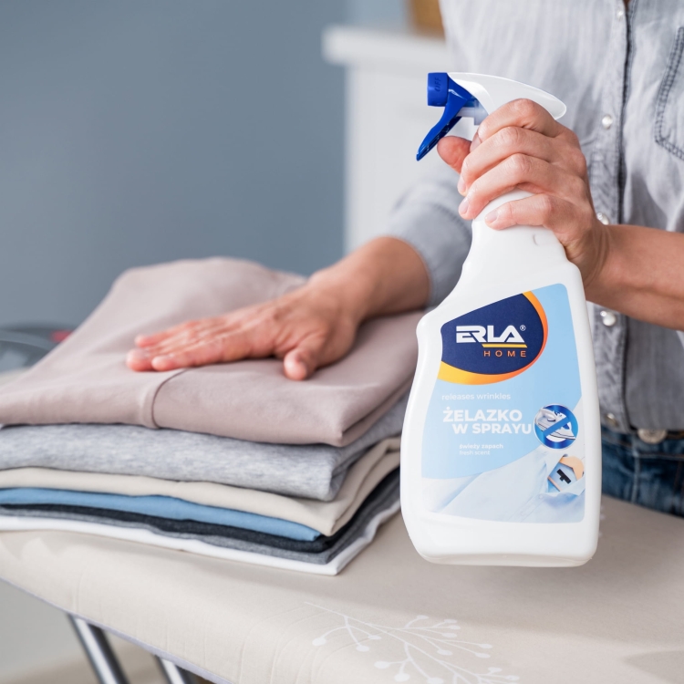 sekrety-czystosci-erla-zelazko-w-sprayu-wygladzanie-ubran-bez-prasowania-750ml.jpg