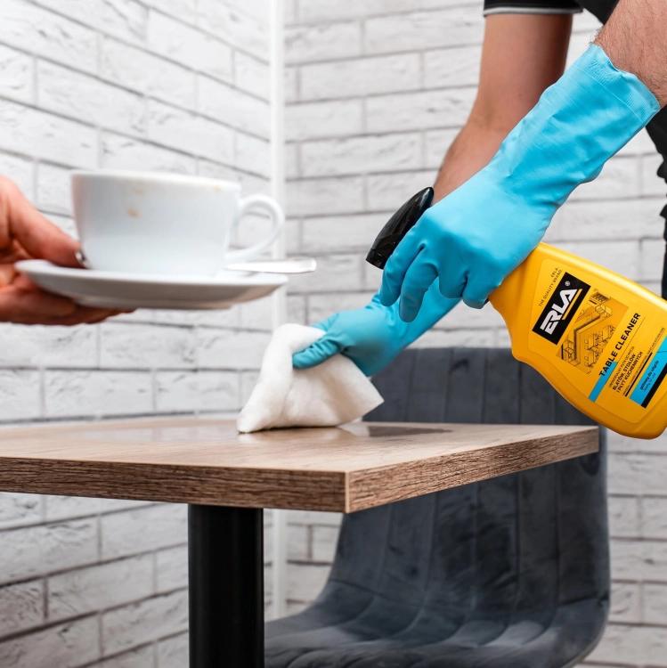 sekrety-czystosci-erla-table-cleaner-plyn-do-stolikow-gastronomicznych-horeca.jpg