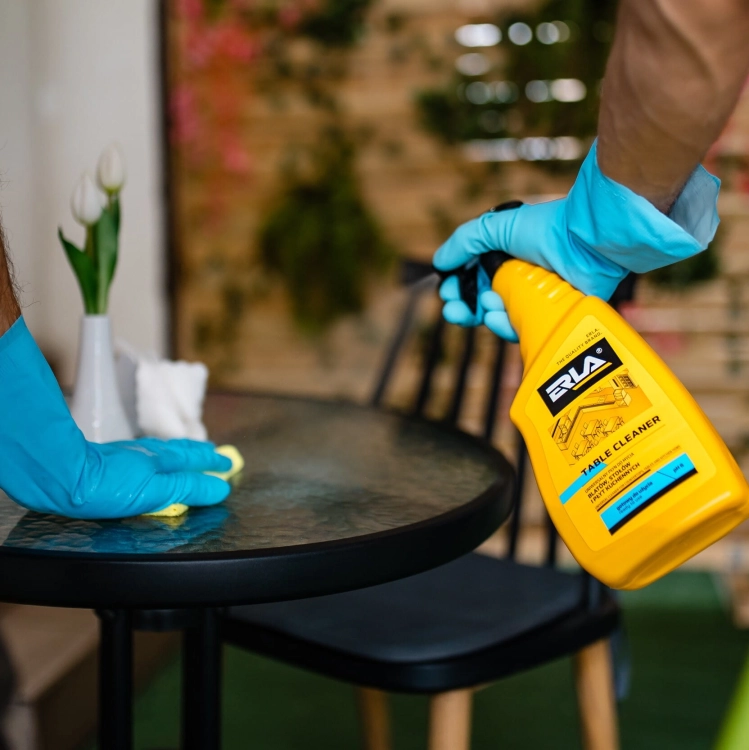 sekrety-czystosci-erla-table-cleaner-plyn-do-stolikow-gastronomicznych-horeca.jpg